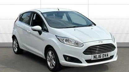 Used Ford Fiesta Zetec 82 HP (60 kW) 2016 White Hatchback