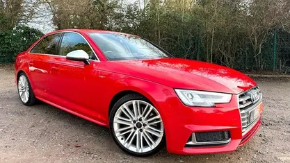 Usado Audi S4 Design 354 HP (260 kW) 2018 Vermelho Sedan