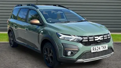 Used Dacia Jogger Extreme 141 HP (103 kW) 2024 Green MPV