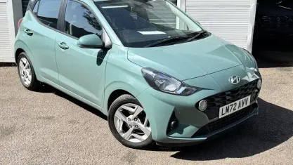 Used Hyundai i10 SE 84 HP (61 kW) 2022 Green Hatchback