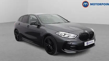 Begagnad BMW 118 M Sport 136 HK (100 kW) 2021 Grå Halvkombi
