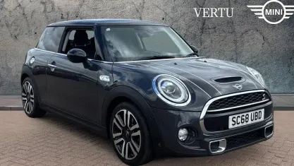Usado Mini Cooper S Comfort 192 HP (141 kW) 2019 Cinzento Citadino
