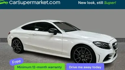 Usado Mercedes C200 AMG line 184 HP (135 kW) 2019 Branco Coupé