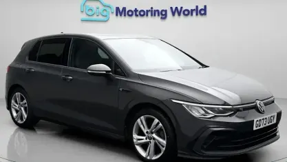 Usado VW Golf VIII R-line 131 HP (96 kW) 2024 Cinzento Citadino