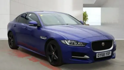 Used Jaguar XE R-Sport 180 HP (132 kW) 2018 Blue Sedan