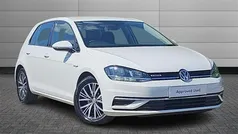 Pure white Used 2019 VW Golf VII SE Hatchback | £14,895 (Fair price)