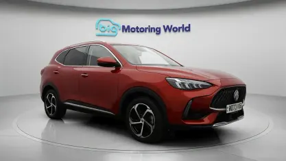 Używany MG HS Trophy 162 KM (119 kW) 2024 Czerwony SUV
