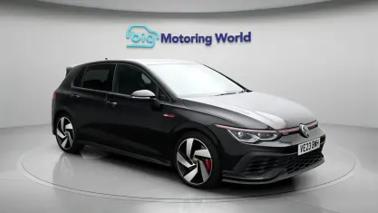 Begagnad VW Golf VIII GTI Clubsport 300 HK (220 kW) 2023 Svart Halvkombi