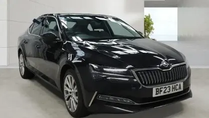 Usado Skoda Superb SE L 218 CV (160 kW) 2023 Negro Utilitario