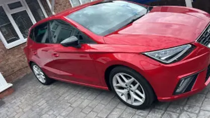 Usado Seat Ibiza CONNECT 95 HP (69 kW) 2021 Vermelho Citadino