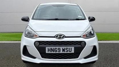 Used Hyundai i10 67 HP (49 kW) 2020 White Hatchback