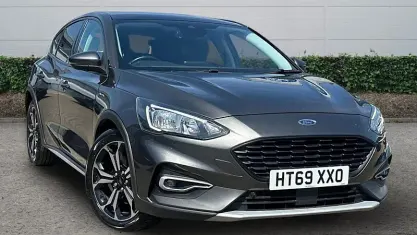 Usado Ford Focus Active X 125 CV (91 kW) 2020 Gris Utilitario