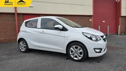 Used Vauxhall Viva 75 HP (55 kW) 2016 White Hatchback