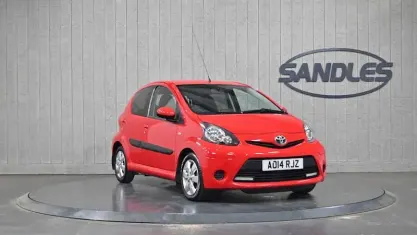 Used Toyota Aygo Style 68 HP (50 kW) 2014 Red Hatchback