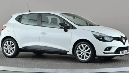 Used Renault Clio Play 120 HP (88 kW) 2018 White Hatchback