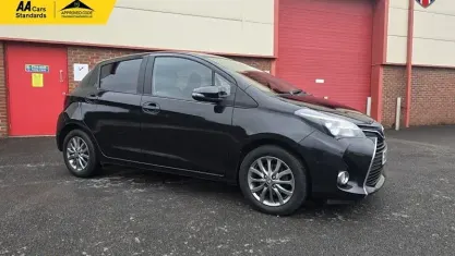 Used Toyota Yaris 99 HP (72 kW) 2016 Black Hatchback