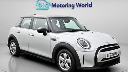 Usado Mini Cooper Classic 136 HP (100 kW) 2022 Prateado Citadino