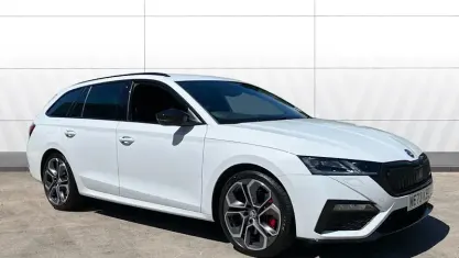 Used Skoda Octavia vRS 245 HP (180 kW) 2024 White Estate