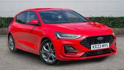 Used Ford Focus ST-Line 125 HP (91 kW) 2023 Red Hatchback
