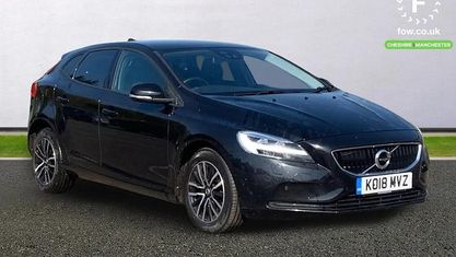 Używany Volvo V40 Momentum 122 KM (89 kW) 2018 Czarny Hatchback