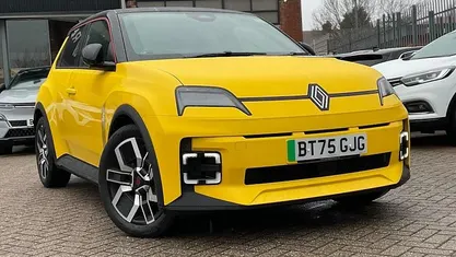 Used Renault 5 E-Tech Urban 89 kW (122 HP) 2025 Hatchback