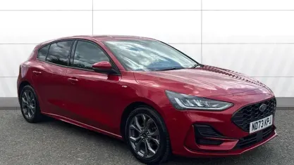 Used Ford Focus ST-Line 125 HP (91 kW) 2023 Red Hatchback