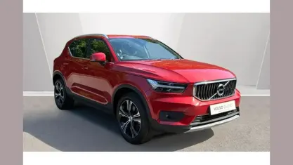 Used Volvo XC40 Inscription 262 HP (192 kW) 2021 Red SUV