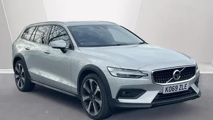 Used Volvo V60 CC Plus 190 HP (139 kW) 2020 Estate