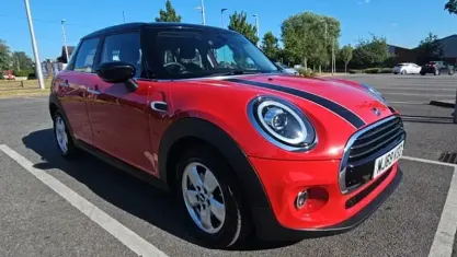 Used Mini Cooper Comfort 136 HP (100 kW) 2019 Red Hatchback