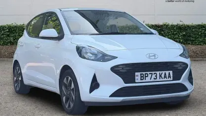 Used Hyundai i10 Advanced 67 HP (49 kW) 2024 White Hatchback