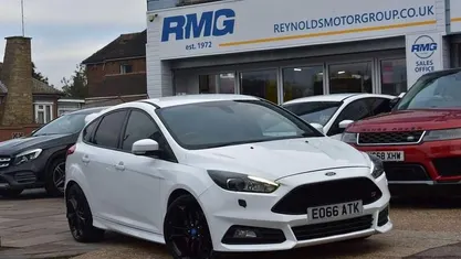 Begagnad Ford Focus ST 250 HK (183 kW) 2016 Vit Halvkombi
