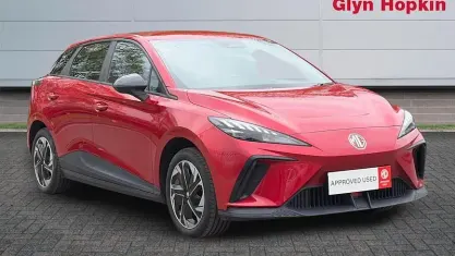 Begagnad MG MG4 EV SE 150 kW (204 HK) 2024 Halvkombi