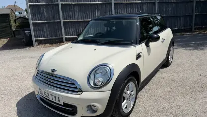 Used Mini Cooper Hatch 122 HP (89 kW) 2012 White Hatchback