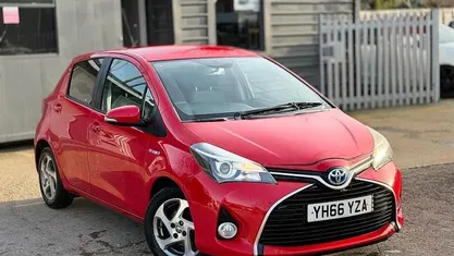 Used Toyota Yaris Hybrid 101 HP (74 kW) 2016 Hatchback