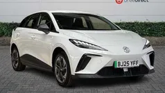 Solid arctic white Used 2023 MG MG4 EV SE Hatchback | £18,450 (Fair price)