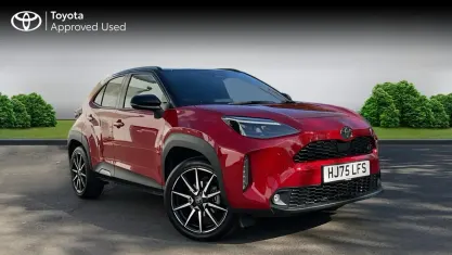 Käytetty Toyota Yaris Hybrid Sport 131 HP (96 kW) 2025 Punainen Farmari
