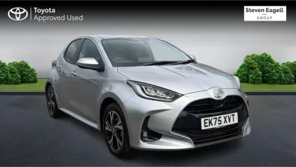 Nuevo Toyota Yaris Hybrid Design 116 CV (85 kW) 2025 Plateado Utilitario