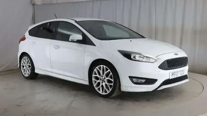 Usado Ford Focus ST-Line 125 HP (91 kW) 2016 Branco Citadino