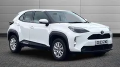 Pure white Used 2023 Toyota Yaris Cross SUV | £18,995 (Fair price)