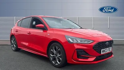 Used Ford Focus ST-Line 125 HP (91 kW) 2023 Red Hatchback