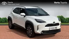 White Used 2025 Toyota Yaris Cross Design SUV | £25,322 (Fair price)