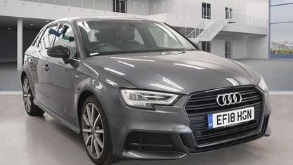 Usado Audi A3 Sportback Black Edition 116 CV (85 kW) 2018 Gris Utilitario