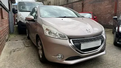 Begagnad Peugeot 208 Active 68 HK (50 kW) 2013 Halvkombi