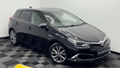 Used Toyota Auris Hybrid 136 HP (100 kW) 2017 Hatchback