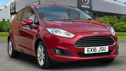 Used Ford Fiesta Zetec 101 HP (74 kW) 2016 Red Hatchback