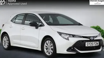 Used Toyota Corolla 140 HP (102 kW) 2025 White Hatchback