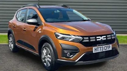 Used Dacia Sandero Expression 91 HP (66 kW) 2023 Orange Hatchback