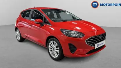 Begagnad Ford Fiesta Titanium 125 HK (91 kW) 2021 Röd Halvkombi