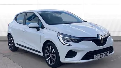 Used Renault Clio V Iconic 90 HP (66 kW) 2022 Hatchback