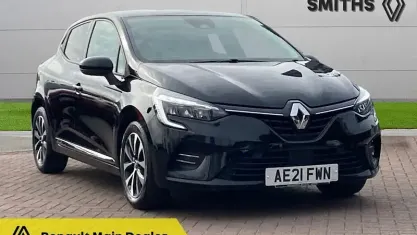 Used Renault Clio Iconic 101 HP (74 kW) 2020 Diamond black  Hatchback